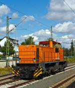   Die Lok 831 (98 80 0272 007-2 D-HEB), eine MaK DE 1002, der HLB - Hessische Landesbahn GmbH hat am 20.08.2014 im Bahnhof Butzbach Pause.