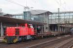 Als ich heute den Bahnhof Kassel-Wilhelmshöhe betrat,stand dieser kurze Güterzug mit der MAK G1206 (HLB) noch leer auf dem Bahnsteig 4, fuhr dann langsam raus...knapp eine Stunde später