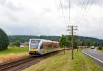   Der VT 526 130 (95 80 0946 430-5 D-HEB / 95 80 0646 430-8D-HEB / 95 80 0946 930-4 D-HEB) ein Stadler GTW 2/6 der der HLB (Hessische Landesbahn GmbH) am 27.06.2015 kurz vor dem Haltepunkt Obererbach