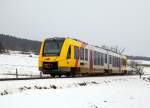 
Im Rothaargebirge ist noch etwas Winter, auch wenn hier nun etwas Nieselregen ist....

Der neue VT 501 (95 80 1648 101-1 D-HEB / 95 80 1648 601-0 D-HEB) ein Alstom Coradia LINT 41 der neuen Generation / neue Kopfform der HLB (Hessische Landesbahn GmbH) erreicht nun (am 24.01.2016) bald, als RB 93  Rothaarbahn  (Bad Berleburg - Kreuztal - Siegen - Betzdorf), den Haltepunkt Lützel (Hilchenbach-Lützel).