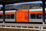 Am Triebwagen 646 416, der Powerbox von HLB 116, sieht man noch gut die Spuren der Hellertal-Sonne (Aufnahme Bf Betzdorf, 11.4.16).