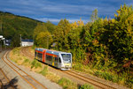 
Bei einem solchen tollen Licht musste ich einfach einen Nachschuss machen....
Der Stadler GTW 2/6 HLB 129 bzw. VT 526 129 (95 80 0946 429-7 D-HEB / 95 80 0646 429-0 D-HEB / 95 80 0946 929-6 D-HEB) der HLB (Hessische Landesbahn GmbH) fährt am 05.10.2016 von Herdorf, als RB 96  Hellertalbahn  (Betzdorf - Herdorf - Neunkirchen), weiter nach Neunkirchen (Siegerland). 
