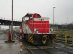 Die D8 der Hafenbahn Frankfurt am Depot in Frankfurt Ost beim Pausieren an der Tankstelle am 05.02.07