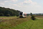 Dieser HLB GTW2/6 (409 108) ist am 4.9.2021 als RB46 Gießen in Hungen am BÜ der Lahn-Kinzig-Bahn zu sehen.