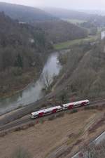 Vom Aussichtspunkt bei der Ruine  Gebrochen Gutenstein  hat man auch einen Blick in das Obere Donautal.