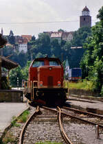 Der Bahnhof Haigerloch (Hohenzollerische Landesbahn) erlebte in dieser Zeit nur wenige Züge, Fahrgäste mit dem Ziel Hechingen mussten den Bus wählen.
Datum: 29.10.1984
