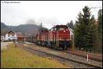 V 124 & V 152 der HzL befrdern am 30.10.07 einen Salzzug nach Gammertingen, hier in Neufra aufgenommen.