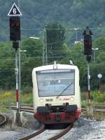 Ein Triebwagen der HZL (Hohenzollerischen Landesbahn) bei der Einfahrt in Tbingen aus Richtung Aulendorf am 22.08.2008.