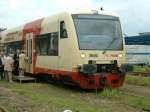 Pendelfahrt des HzL-Regioshuttles am 20. 06. 2004 zwischen Aulendorf und Bad Wurzach. Hier zu sehen im Bahnhof von Bad Wurzach