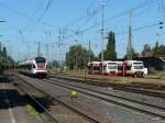 SBB + HzL - SBB Triebwagen RABe 521 005-9 unterwegs nach Singen -Engen und 2 Triebwagen der HZL VT 252 + VT 47 im Bahnhofsareal von Radolfzell am 31.08.2009