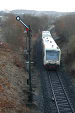 Ein Triebwagen der HZL am 28.12.09 irgendwo zwischen Tbingen und Hechingen.