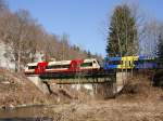 Im Schmeiental fhrt Regionalzug HzL 88264 von Sigmaringen nach Tbingen am 04.03.2011 kurz vor der Einfahrt in den Tunnel bei Unterschmeien ber die Schmeie