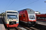 RADOLFZELL am Bodensee (Landkreis Konstanz), 14.09.2016, Wagen 252 der HzL nach Stockach im Bahnhof Radolfzell; daneben der von Karlsruhe Hbf gestartete RE