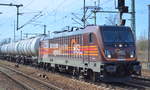 HSL mit der akiem-Lok 187 501-2 (91 80 6187 501-2 D-AKIEM)  European Together Logistcs  und Kesselwagenzug (leer) Richtung Stendell am 04.04.18 Bf. Flughafen Berlin-Schönefeld.