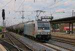 185 671-5 mit Kesselwagenzug im Bremer Hauptbahnhof.