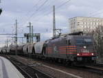 HSL 185 600 mit einem Getreidezug bei Durchfahrt durch Dresden Hbf., 09.03.2020  