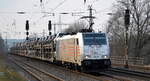 HSL Logistik GmbH, Hamburg [D] mit  186 551  [NVR-Nummer: 91 80 6186 551-8 D-Rpool] und einem PKW-Transportzug (fabrikneue TOYOZA und FORD Modelle) Richtung Frankfurt/Oder am 26.03.21 Durchfahrt Bf.