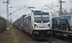 HSL Logistik GmbH, Hamburg-Tiefstack [D] mit   187 343-9  [NVR-Nummer: 91 80 6187 343-9 D-Rpool] und KLV-Zug aus Rostock am 21.12.21 Bf. Berlin Hohenschönhausen.