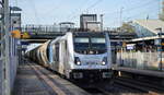 HSL Logistik GmbH, Hamburg [D] mit der Railpool Lok   187 307-4  [NVR-Nummer: 91 80 6187 307-4 D-Rpool] und einem Getreidezug am 28.10.22 Durchfahrt Bahnhof Berlin Hohenschönhausen.