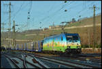 HSL 185 642-6  EcoRider  am 17.12.2023 mit einem leeren Ganzzug Autotransportwaggons unterhalb der Steinburg in Würzburg.