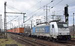 HSL Logistik GmbH, Hamburg [D] mit der Railpool Lok  186 436-2  [NVR-Nummer: 91 80 6186 436-2 D-Rpool] und Containerzug Richtung Frankfurt/Oder am 06.03.24 Durchfahrt Bahnhof Schönefeld bei