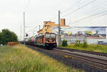 187 535 der HSL passiert mit einem Kesselwagenzug den Claas-Standort Landsberg in Fahrtrichtung Bitterfeld.