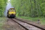 14.5.2015 Basdorf - Schönerlinde. 346 826 als Zuglok (Schlusslok 52 8177) am Sonderzug der Berliner Eisenbahnfreunde nach Berlin Wilhelmsruh. Davor Nummersteine des Berliner Aussenrings und der Reinickendorf-Liebenwalde- Groß Schönebecker Eisenbahn, später Niederbarnimer Eisenbahn (14.0)