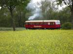 DT 511 (Wismarer Schienenbus) der Ilmebahn GmbH am 12.05.2012 bei der Abschiedsfahrt des Vereins Einbecker Eisenbahnfreunde zum Strecken-Endpunkt Juliusmhle (die letzten 3 km der Strecke werden kurz