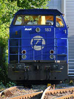 Die 1994 bei MAK gebaute Werkslokomotive 183 (0264 007-2) habe ich Ende August 2024 auf dem Gelände der Alstrom Reuschling Service GmbH in Hattingen entdeckt.