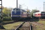 Am 09.und10.10.2010 fand im Eisenbahnmuseum Weimar der Saisonausklang statt.Den Pendelzug zwischen BW und Bahnhof Weimar bespannte Lok 22 der EB und am anderen Ende Infraleuna Lok 205.Weimar