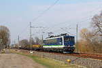 Die 155 045-9 der IntEgro Verkehr GmbH (NVR-Nummer: 91 80 6155 238-9 D-PRESS) mit einem Langschienenzug am 11.04.2018 in Nassenheide.