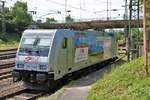 Railpool/IGE 185 716-8 am 07.06.19 in Hanau Hbf Südseite von einen Gehweg fotografiert der öffentlich zugänglich ist 