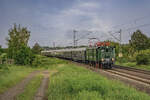 E 77 10 des Eisenbahnmuseum Dresden, auch bekannt als  Elli , zog am 30.05.2024 einen Geburtstagssonderzug für Hagen von Ortloff, von Neumark (Vogtl.) nach Dresden. Eigentlich sollte die E-Lok erst ab Werdau übernehmen, allerdings erlitt die Dampflok 01 1104, welche den Zug ab Nürnberg von E10 228, die in Stuttgart die Sonderfahrt begann, übernahm und bis Werdau bringen sollte, in Neumark einen Lagerschaden. Und so musste die E77 schon in Neumark übernehmen und den Zug von da aus nach Dresden bringen. In Steinpleis klickte dann bei mir der Auslöser.