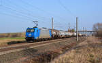 185-CL 004 der ITL hat am 10.02.18 in Bitterfeld ihren Kesselwagenzug übernommen und führt ihn nun durch Brehna Richtung Halle(S).