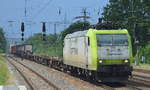 ITL - Eisenbahngesellschaft mbH mit  185 542-8  [NVR-Nummer: 91 80 6185 542-8 D-ITL] und schlecht ausgelastetem Containerzug am 06.06.19 bei aufkommenden Gewitter Saarmund Bahnhof.