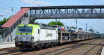 ITL - Eisenbahngesellschaft mbH, Dresden [D] mit  193 898-4  [Name: Falk] [NVR-Nummer: 91 80 6193 898-4 D-ITL] und PKW-Transportzug am 10.06.21 Durchfahrt Bf.