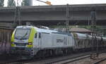 ITL - Eisenbahngesellschaft mbH, Dresden [D] mit  159 101-5  [NVR-Nummer: 90 80 2159 101-5 D-ITL] und Schüttgutwagenzug verlässt den Hamburger Hafen am 07.06.21 Durchfahrt Bf. Hamburg-Harburg.