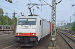 ITL - Eisenbahngesellschaft mbH, Dresden [D] mit  E 186 136  [NVR-Nummer: 91 80 6186 136-8 D-ITL] und Containerzug Richtung Hamburger Hafen am 07.06.21 Durchfahrt Bf.