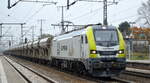 ITL - Eisenbahngesellschaft mbH, Dresden [D] mit  159 102-3  [NVR-Nummer: 90 80 2159 102-3 D-ITL] und Schüttgutwagenzug am 16.11.21 Durchfahrt Bf.