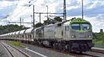 ITL Eisenbahngesellschaft mbH, Dresden mit ihrem Tiger  250 007-2  (NVR:  92 80 1250 007-2 D-ITL ) und einem Schüttgutwagenzug am 04.08.23 Höhe Bahnhof Leipzig Thekla.