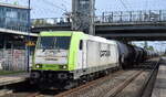 ITL - Eisenbahngesellschaft mbH, Dresden [D] mit der  185 649-1  [NVR-Nummer: 91 80 6185 649-1 D-ITL] und einem Kesselwagenzug (leer) Richtung Stendell am 14.08.23 Durchfahrt Bahnhof