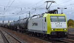 ITL - Eisenbahngesellschaft mbH, Dresden [D] mit ihrer  185 541-0  [NVR-Nummer: 91 80 6185 541-0 D-ITL] und einem Kesselwagenzug am 15.11.23 Durchfahrt Bahnhof Flughafen BER Terminal 5.