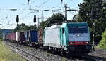 ITL - Eisenbahngesellschaft mbH, Dresden [D] mit ihrer  E 186 128  [NVR-Nummer: 91 80 6186 128-5 D-ITL] und einem Containerzug am 29.07.24 Höhe Bahnhof Saarmund.