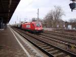 1116 239-3 durchfhrt am 23.02.2009 mit einem Getreidezug Magdeburg-Buckau