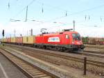 1116 233-6 der ITL mit einem Ganzzug tschechischer Containerwagen in Magdeburg-Rothensee.