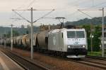 ITL 185 548-5 ist mit Getreidewagen in Heidenau-Sd Richtung Dresden unterwegs, 18.06.2010