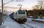 E 37 527 der ITL zieht am Morgen des 10.12.10 die Blaue Wand durch Burgkemnitz Richtung Halle(S).