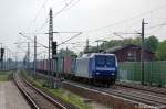 145-CL 202 (145 098-0) ITL mit Containerzug in Rathenow in Richtung Wustermark unterwegs.