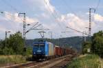 185 524-6 zieht am Abend des 02.07.2013 einen Ganzzug durch Radebeul-Naundorf