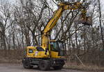 KGT Gleis- und Tiefbau GmbH, Berlin mit ihrem Zweiwegebagger LIEBHERR 922 Rail direkt an einer Bahnbaustelle am Bahnhof Saarmund am 11.03.24 